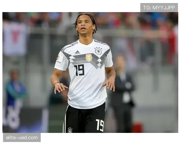 格列兹曼与萨内的前场自由人角色分化：球权集中度如何塑造无球跑动路径差异