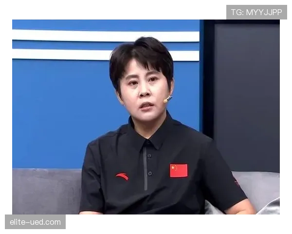 王濛比赛结束就换运动鞋逛街，和冰场女王形象差好远啊